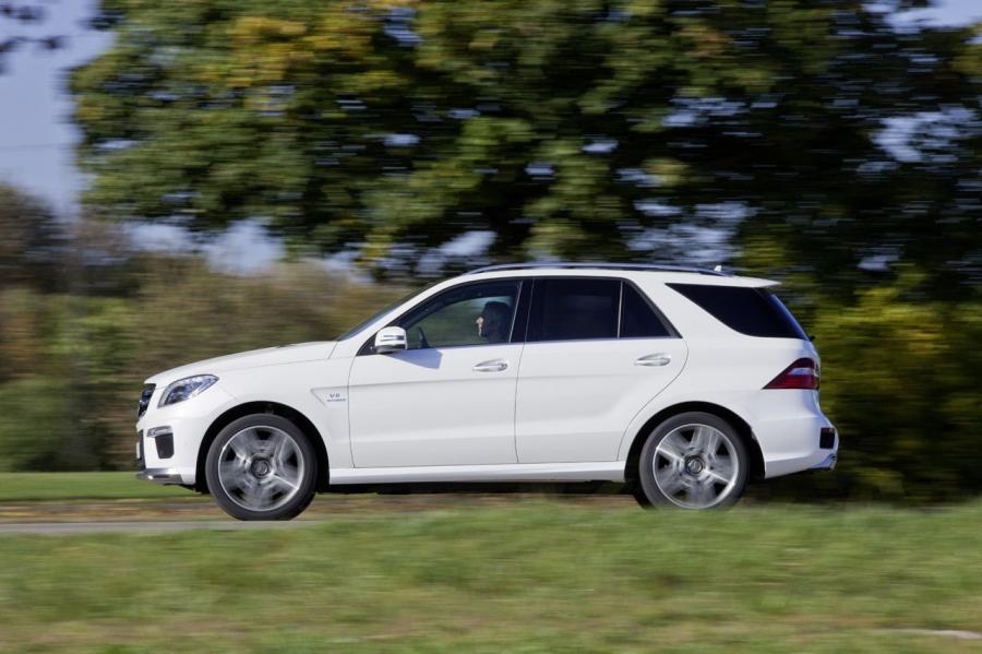  Mercedes-Benz ML63 AMG 2012 года  (фото 52 из 70)